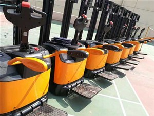 叉車冬季操作要注意的事項(xiàng)